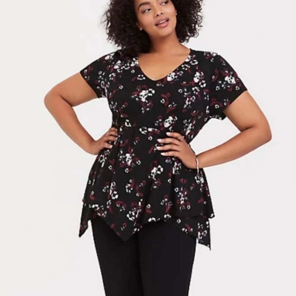 Torrid Feather & Skull Challis Flutter Top Size 2 - image 2